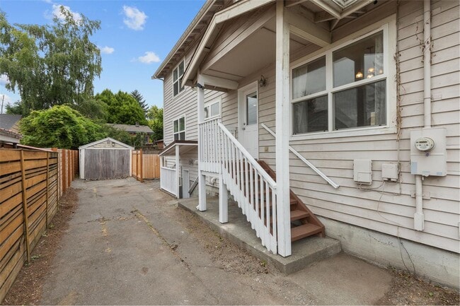 Foto del edificio - Spacious 6 Bed 3 Bath home in Ravenna