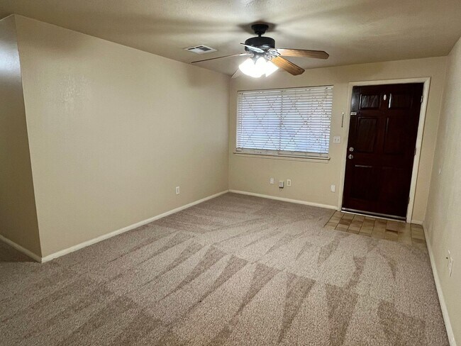 Foto del edificio - Charming Moore Home with Big Backyard!