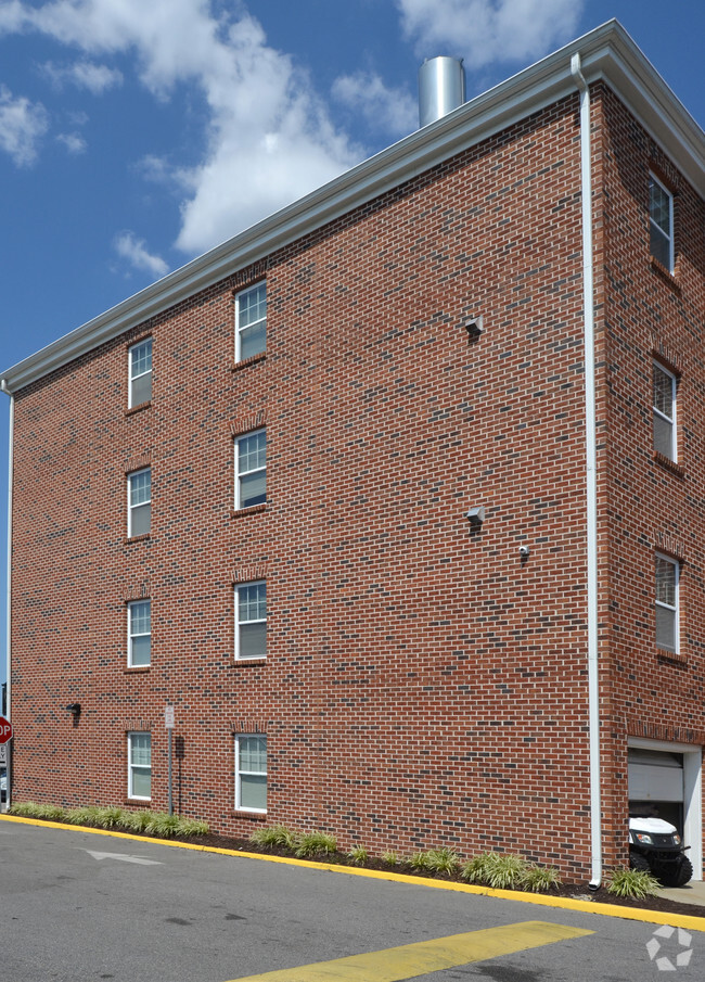 Building Photo - Phoebus Square