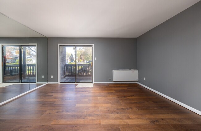 Building Photo - 801 Garden Cir