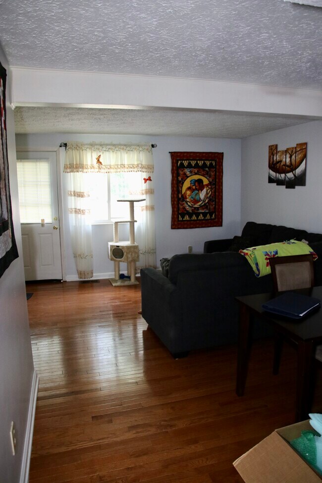 Foto del edificio - 8480 Lazy Creek Ct