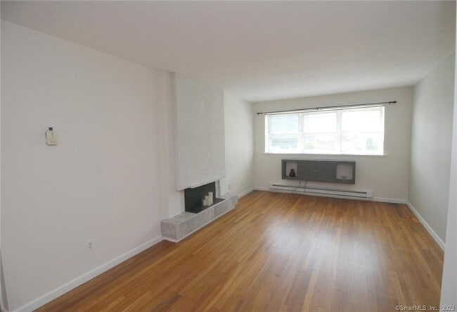 Foto del edificio - 637 Cove Rd