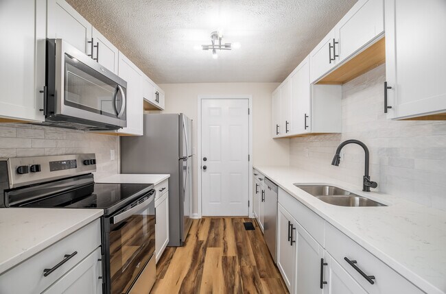 Building Photo - 8759 Mardi Gras Dr