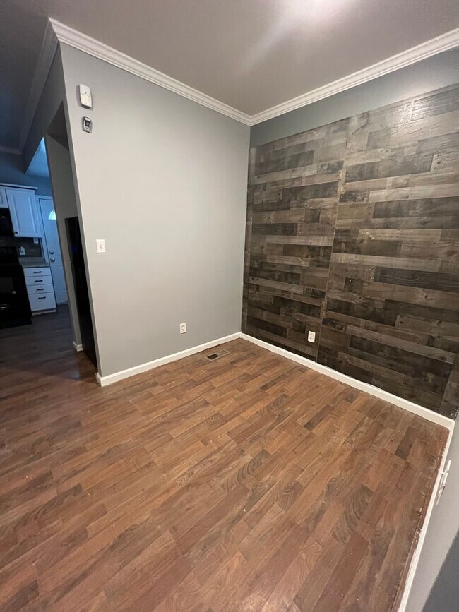 Building Photo - Beautiful 4-Bedroom Townhome in North Phil...