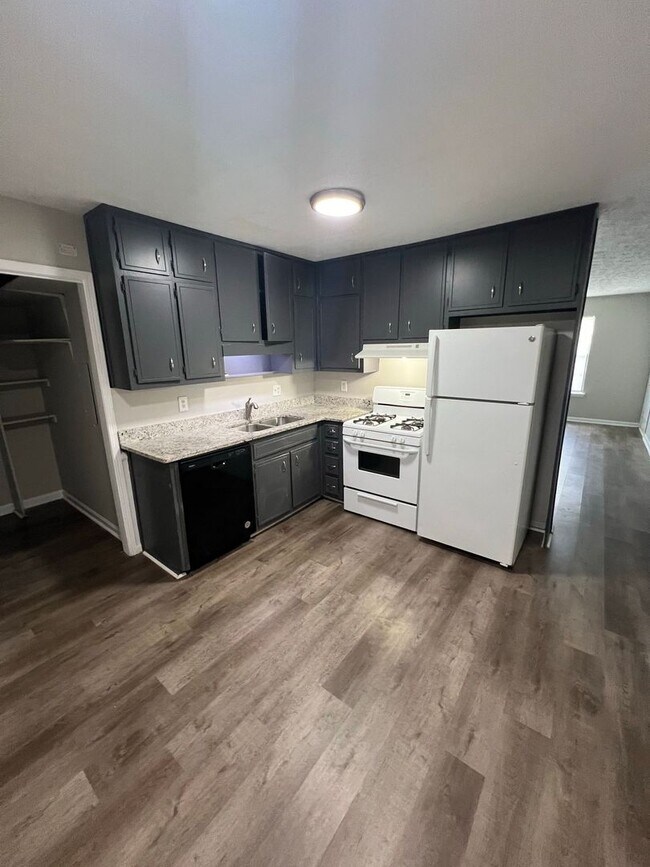 Building Photo - 3122 Dove Court A - B