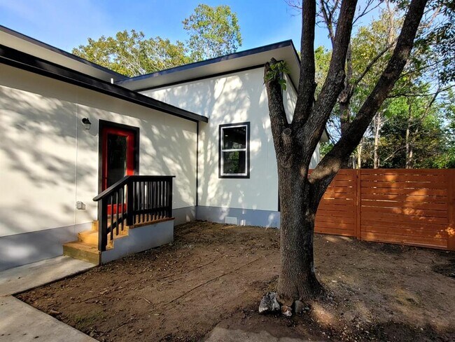 Foto del edificio - 750 S Main St