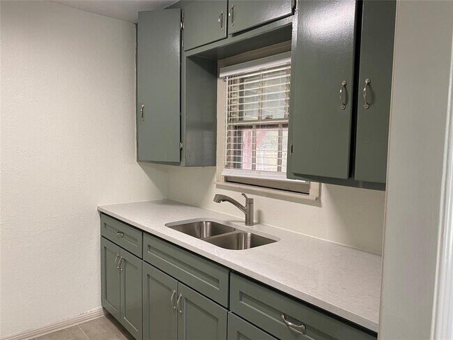 Building Photo - 3512 Bonnie Dr