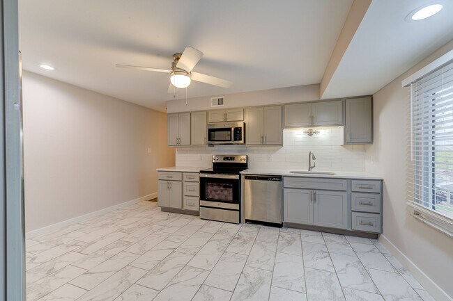 Foto del edificio - *Coming Available June 6th* Beautifully Renovated 2 bedroom in Arnold