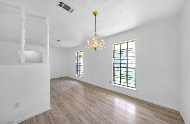 Foto del edificio - 8447 Sterlingshire St