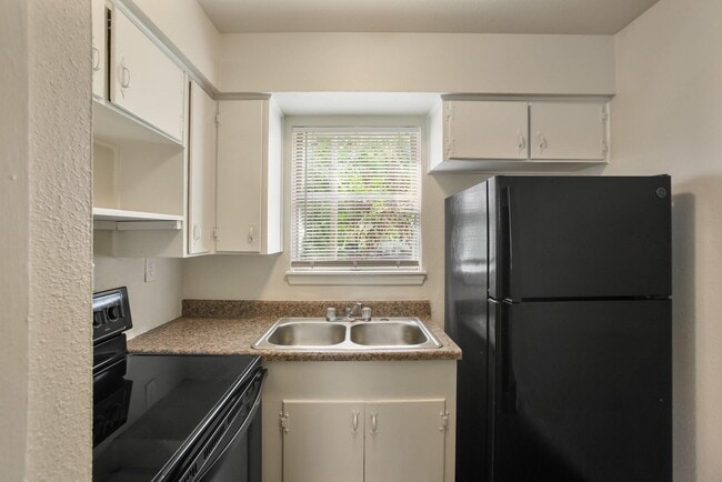 Building Photo - 5415 3 Rd St