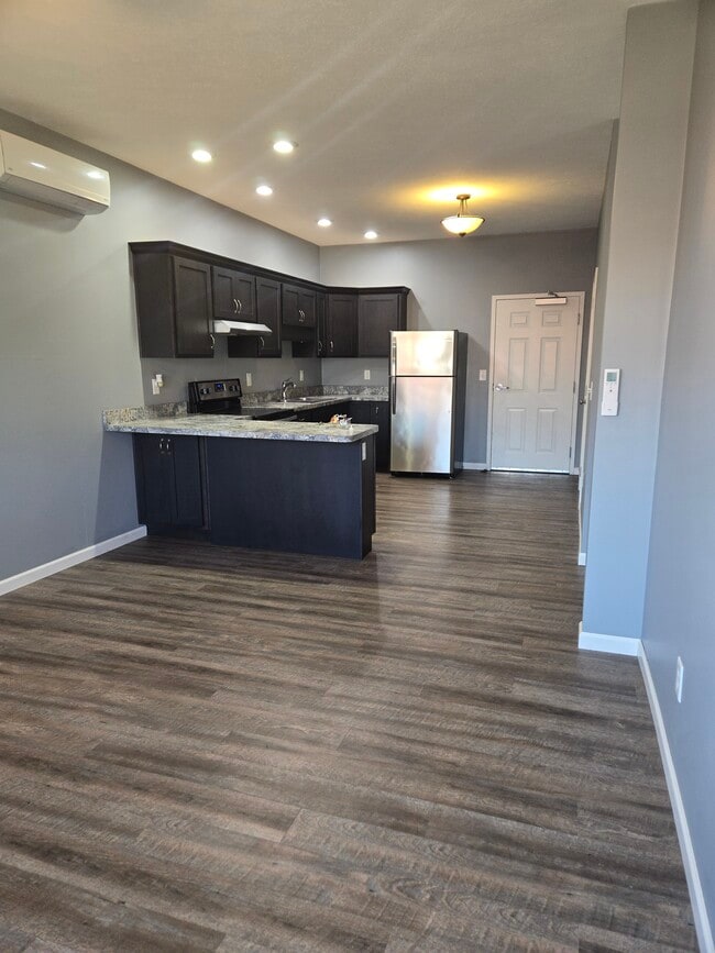 Cocina/Entrada - 121 W Washington St