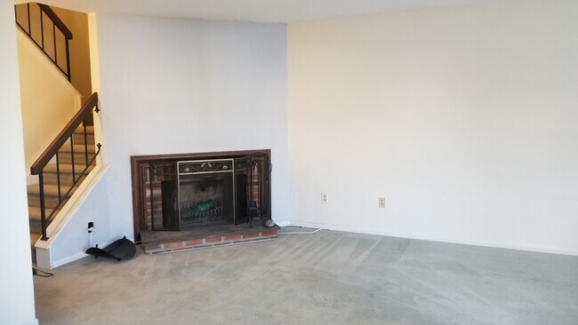 Foto del edificio - 212 Crosswoods Rd