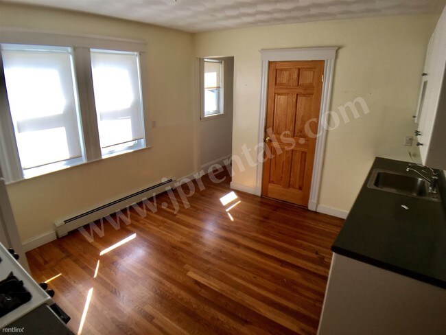 Building Photo - 243 Beech St