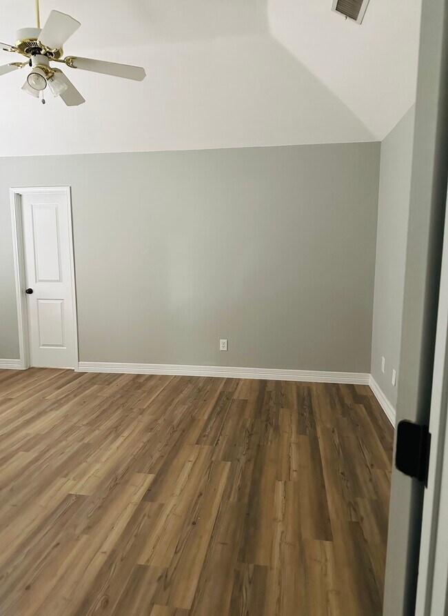 Building Photo - 106 Ash Dr