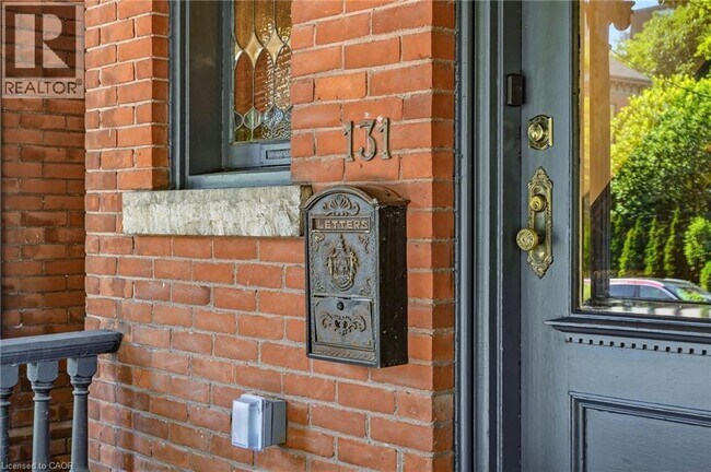 Building Photo - 131 Markland St