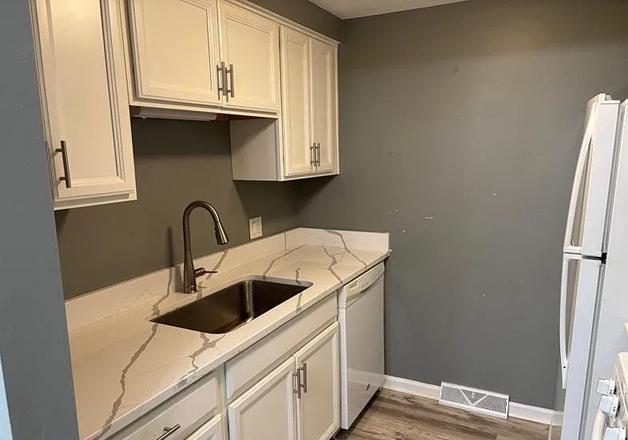 Foto del edificio - 120 Charter Oaks Dr