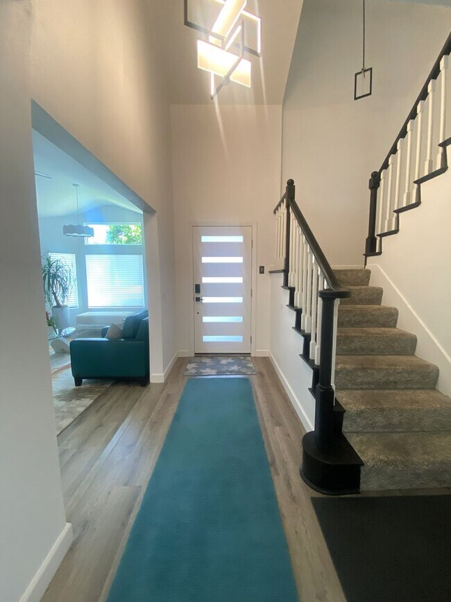 Foto del edificio - Beautiful Southwest Torrance Two-Story Home!