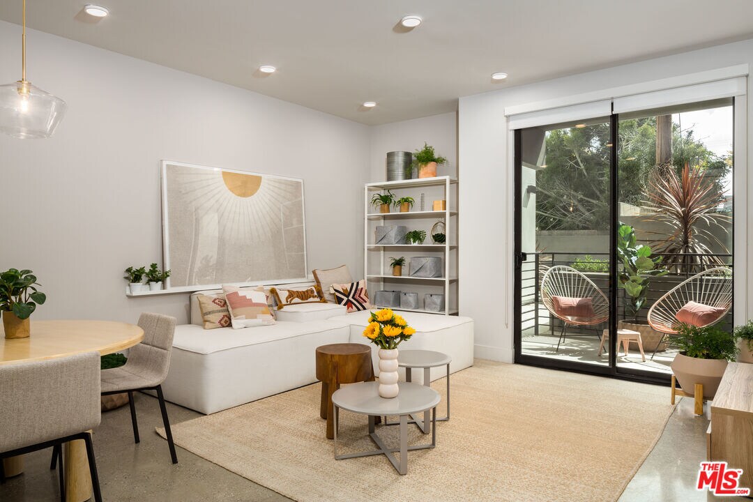 Foto principal - 3675 Dunn Dr
