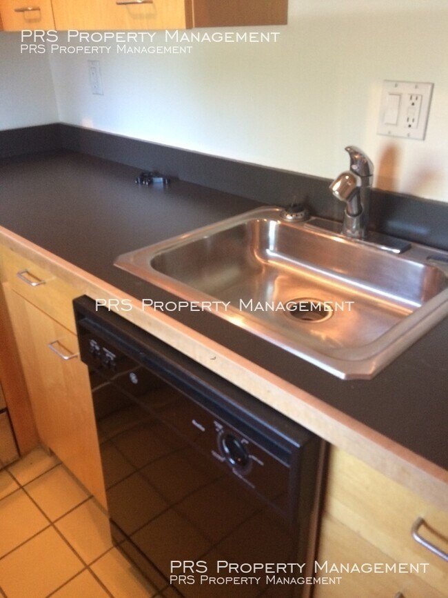 Building Photo - 1101 W University Dr