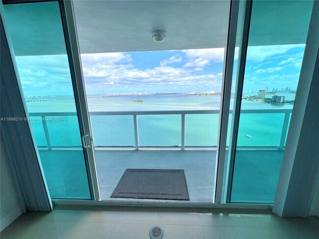 Building Photo - 1800 N Bayshore Dr