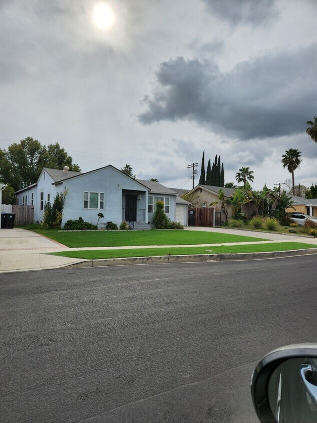 Primary Photo - 5709 Enfield Ave