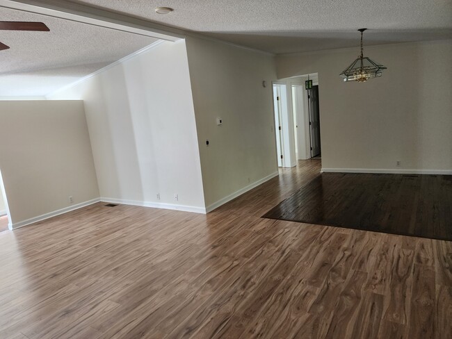 Building Photo - 5807 Grimshaw Rd