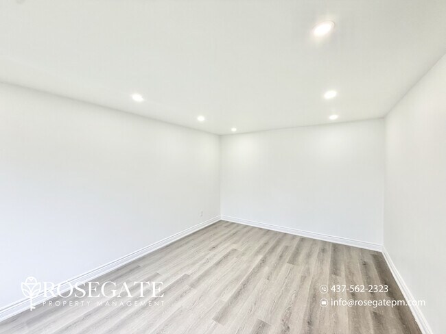 Photo du bâtiment - All-Inclusive 3-Bedroom Apartment with Balcony & In-Unit Laundry – Pet Friendly – Kitchener