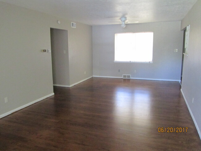 Foto del edificio - Amazing 3-bed 2-bath Rental in Midwest Cit...