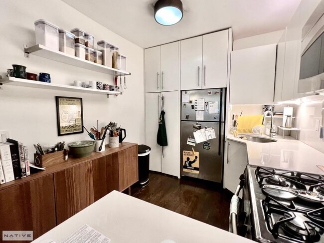Foto del edificio - 3 bedroom in Brooklyn NY 11222