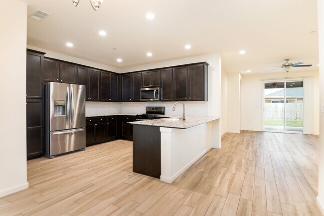 Foto del edificio - 3224 DOREST ST  3 BEDROOM 2 BATHROOM HOME  SOLAR  TULARE