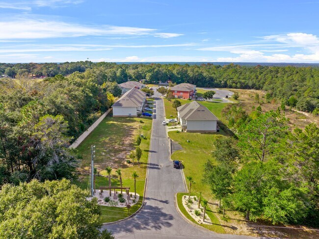 Foto del edificio - 810 Arbor Lake Dr