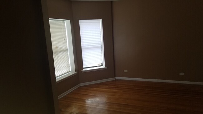 Foto del edificio - 1029 E 62nd St