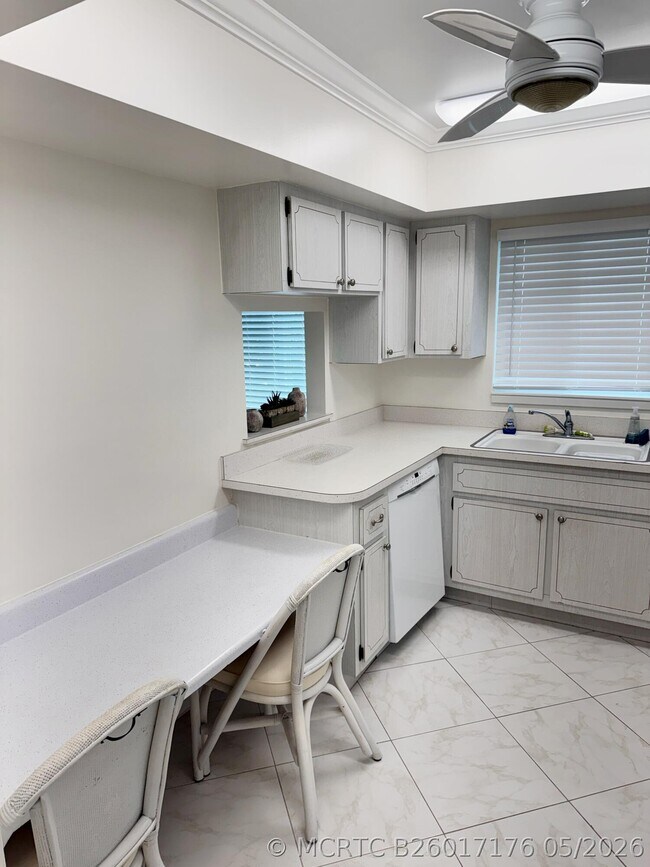 Foto del edificio - 2950 SE Ocean Blvd