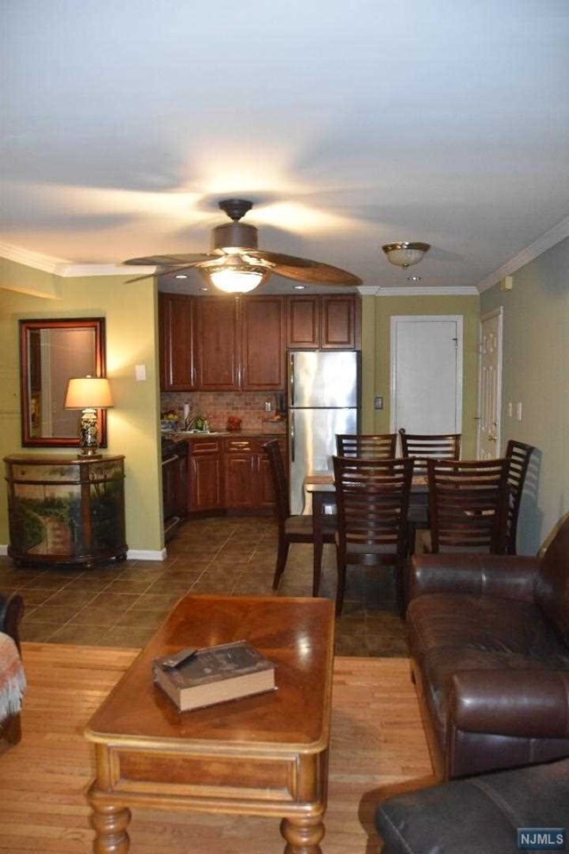 Foto del edificio - 1401 Faulkner Ct