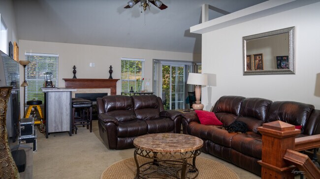 sala de estar de la planta principal - 615 Grayhawk Cir