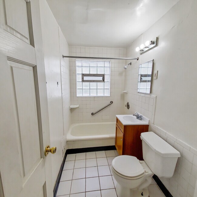 Building Photo - 149 Hemlock St