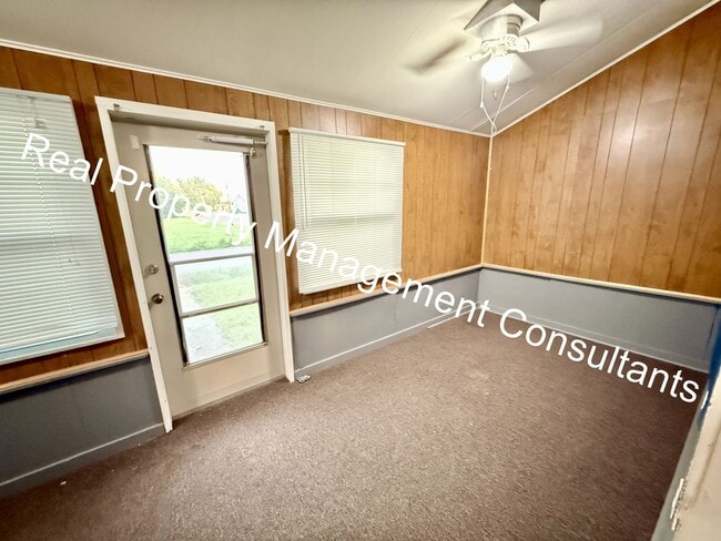 Foto del edificio - 3 Bedroom with Spacious Backyard