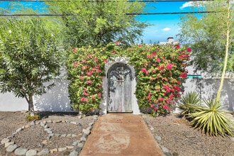 Building Photo - 53980 Avenida Mendoza