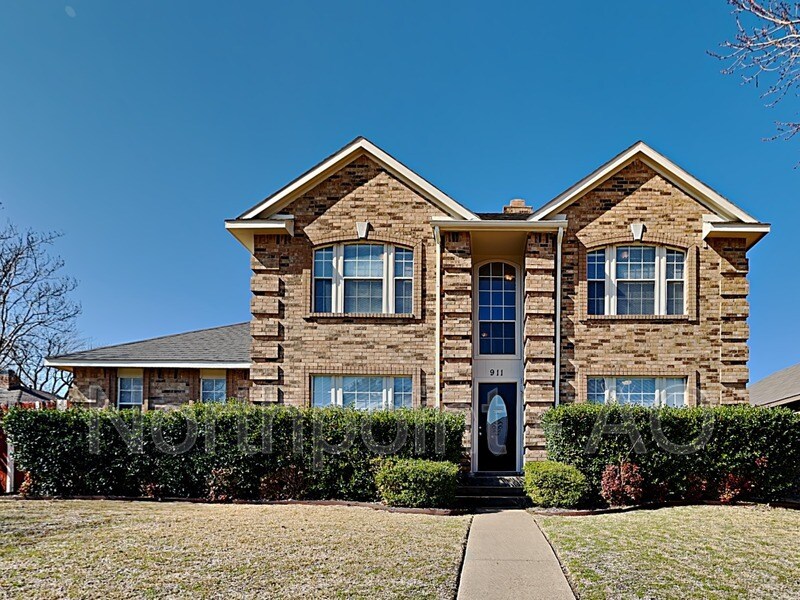 Foto principal - 911 Carlsbad Dr