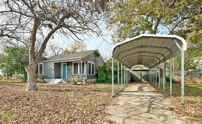 Building Photo - 1104 Bouldin Ave