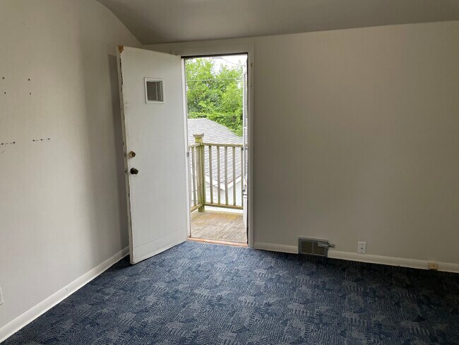 Building Photo - 2 Bedroom Upper Duplex