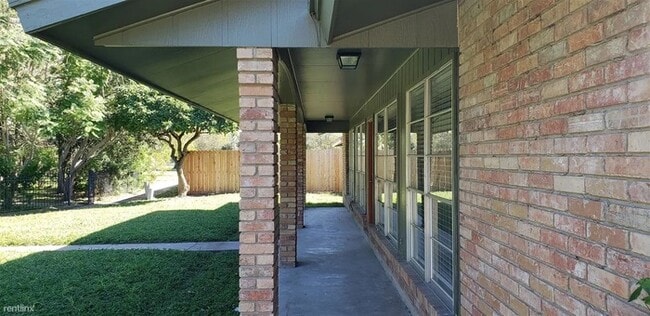 Building Photo - 5618 Byron Nelson Dr
