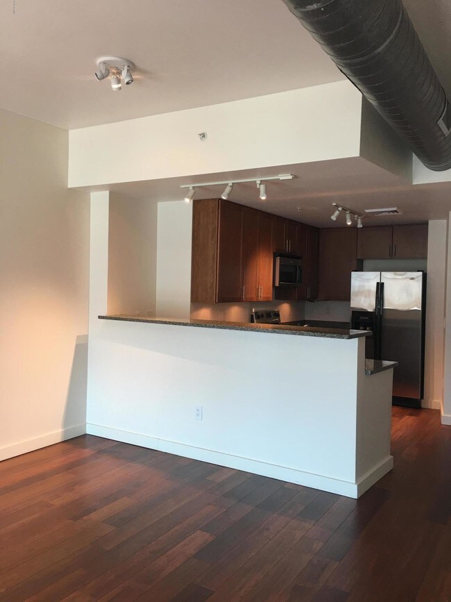 Building Photo - 310 S 4th St