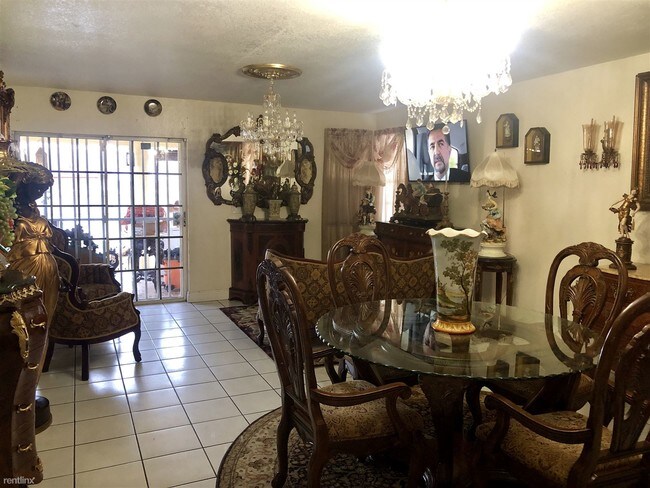 Building Photo - 3 br, 2 bath House - 718 W 34th St