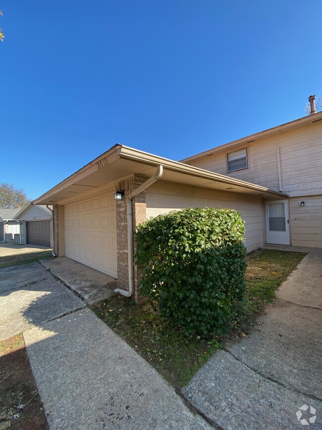 Building Photo - 8410 Candlewood Dr