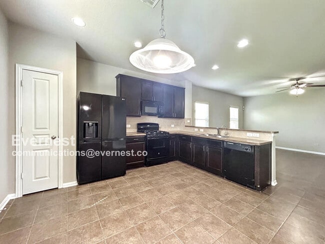 Building Photo - 396 Waterloo Dr