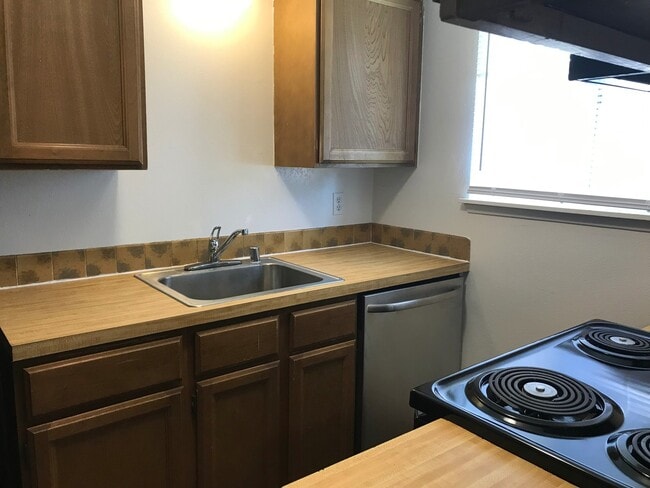 Building Photo - 1003 E Jackson Ave