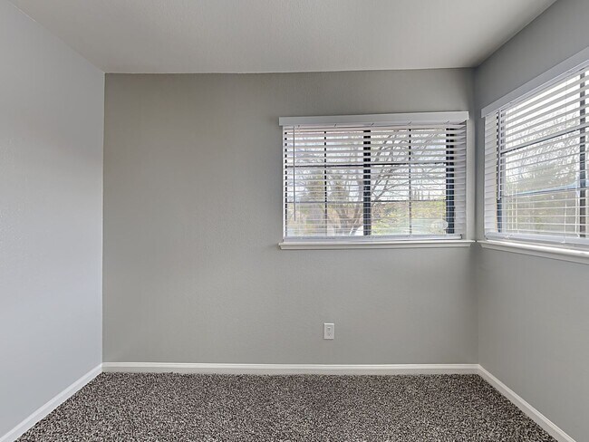 Foto del edificio - 5025 Lady Di Way