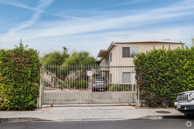 Community Entrance - 2419 S Ridgeley Dr