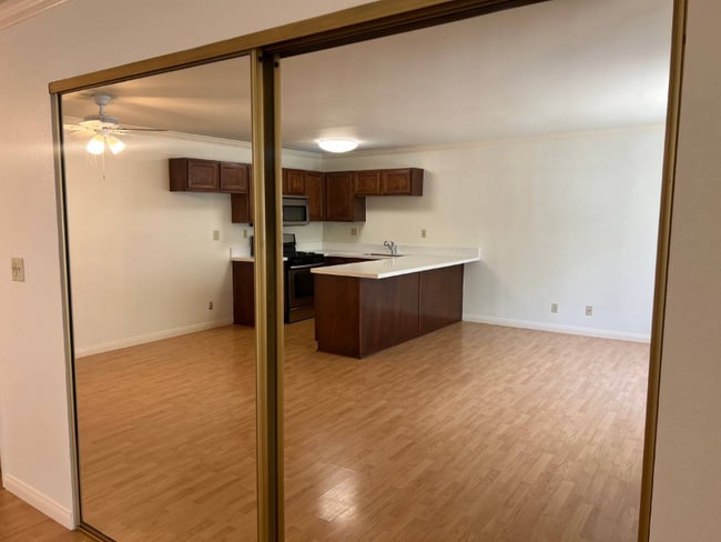 Foto del edificio - 625 E Cypress Ave